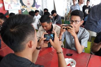 320 orang 'Perang' Mobile Legends di Roti Bakar Narsis