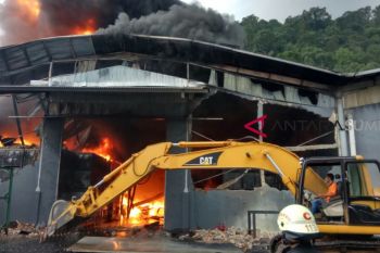 PABRIK KARET TERBAKAR