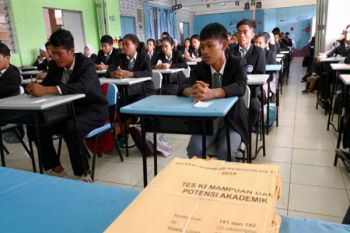 Kemristek Dikti seleksi beasiswa anak TKI