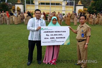 BPJS-TK serahkan jaminan kematian tenaga honorer Setda Kobar