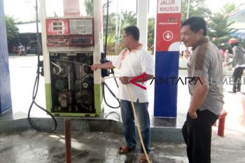 20 ekor ayam dan sepeda motor milik warga Agam  terbakar saat isi BBM