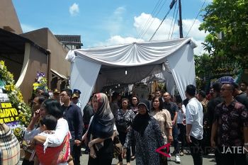 Sejumlah pejabat melayat besan Presiden Jokowi