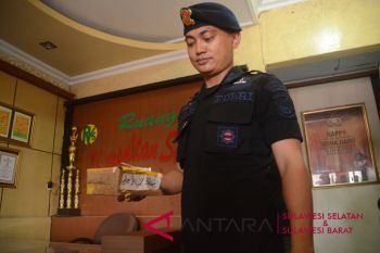 Polres Makassar: diduga bom,  ternyata berisi kapasitor