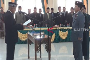 Budi Rahmat resmi gantikan Perwiragato di DPRD Lamandau