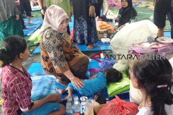Bupati Kobar beri bantuan korban kebakaran di Kelurahan Mendawai