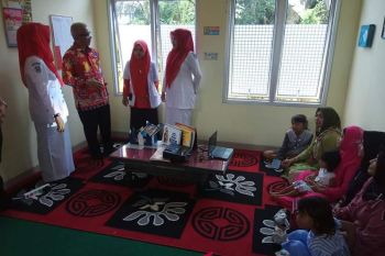 Pimpinan BKKBN Sumbar berdialog dengan akseptor Dharmasraya