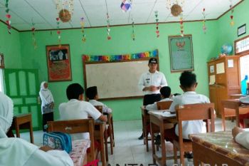 Camat Malalak bina siswa pola asuh anak-remaja