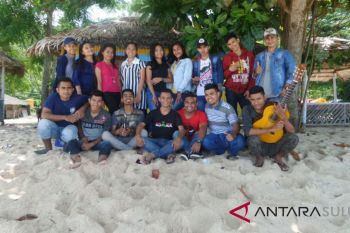 AML Gelar Ibadah Pantai Peringati Paskah