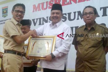 Kota Solok terima penghargaan pembangunan, Wali Kota: motivasi tingkatkan kinerja
