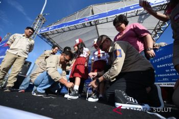 Ribuan anak SD terima sepatu gratis Pertamina