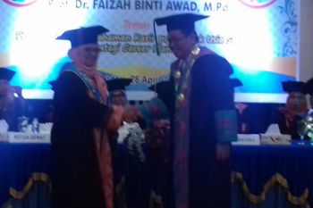 Faizah dikukuhkan menjadi profesor pertama IAIN Kendari