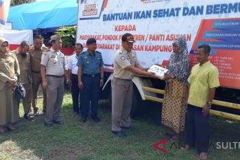 BKIPM Kendari bagikan tiga ton ikan sehat