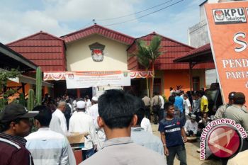 KPU Sumbar terbangkan layang-layang bergambar partai politik sosialisasikan partai peserta pemilu
