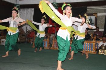 Bupati Tabanan garap tari kreasi baru "Rejang Ratu Segara"