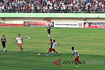 Persis menyisakan satu uji coba melawan Persegres
