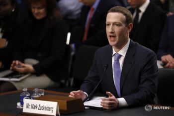 Pemimpin facebook Mark Zuckerberg bersaksi di Senat AS