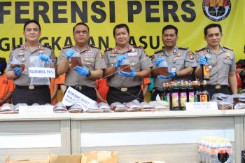 Minuman beralkohol oplosan asal Payakumbuh dikirim ke Pekanbaru