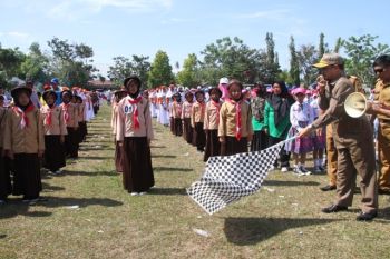 Lomba gerak jalan HUT Parigi Moutong meriah