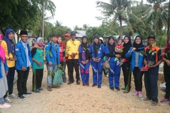 PMII Karimun tanam pohon di Pulau Parit