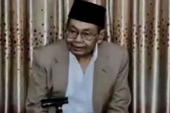 Jenazah sesepuh Pondok Buntet diterbangkan Sabtu
