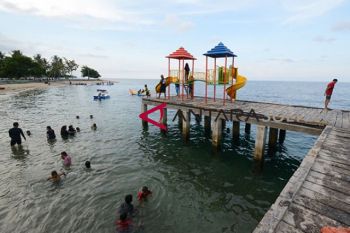 Pelabuhan di Danau Lindu miring karena gempa