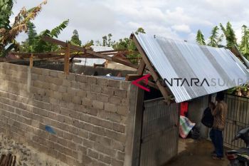 Enam rumah warga Agam rusak dihantam puting beliung