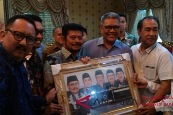 Gubernur pesan proyek Sulsel tetap lanjut