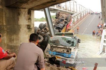 Polda Jatim Terjunkan Tim Selidiki Ambrolnya Jembatan Widang
