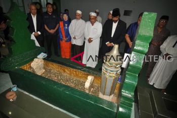 Paloh Ziarah Makam Guru Tua