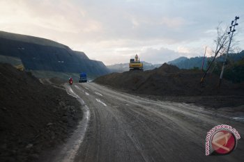 Sigi District`s flash floods disrupt Trans Sulawesi road