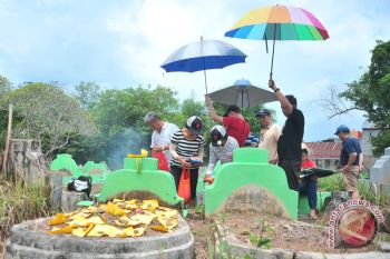 Ratusan Warga Tionghoa gelar ritual Ceng Beng