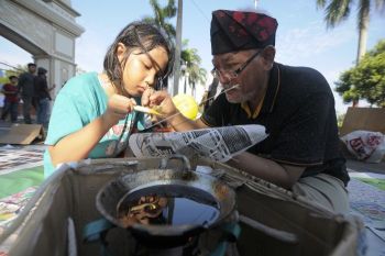 Pengenalan batik tulis khas Jambi sejak dini