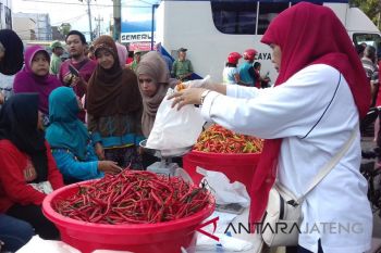 Stok melimpah, harga cabai di Solo turun