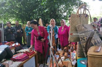 Iriana Jokowi Kartinian di Istana Bogor (Video)