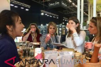 Jamu Indonesia tarik perhatian pengunjung pameran kecantikan dan kesehatan terbesar di Paris