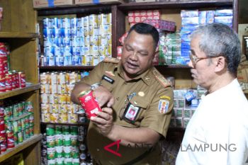 Pemkab Waykanan cek ikan dalam kemasan ke Pasar-Toko
