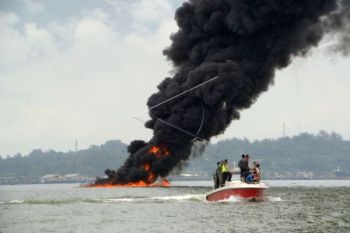 Teluk Balikpapan terdampak tumpahan minyak
