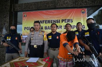 Polisi tangkap seorang buronan pencuri sepeda motor