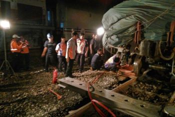 KA pengangkut semen anjlok di Karangsari Banyumas