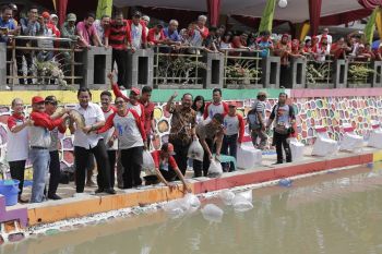Dulu kumuh, Sungai Semarang "disulap" jadi kolam pemancingan