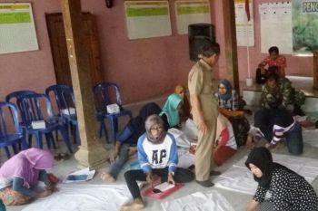 Kodim Pati latih ibu rumah tangga membatik