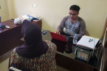 Oknum wartawan perempuan itu dibekuk Polda Kalteng akibat tindakan ini
