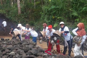 BUMN lakukan padat karya di Desa Sambeng Borobudur