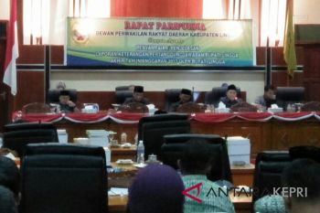 Paripurna berakhir kericuhan karena Bupati tidak hadir