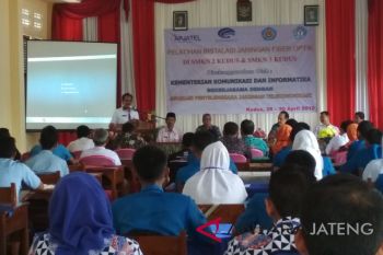 Penyedia jaringan telekomunikasi gandeng dua SMK Kudus