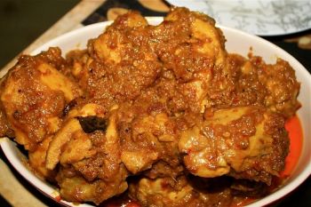 Mengatakan "rendang mesti renyah" sama dengan menyatakan "hamburger harus direbus"