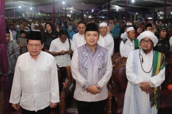 Ribuan Santri Sambut Ridho Ficardo-KH Achmad Muzaki Syam