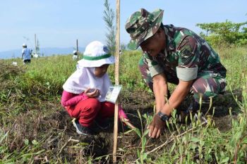 Dorong perbaikan lingkungan, TK Islam Al Azhar tanam pohon