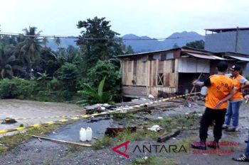 Satu rumah di Mamuju terseret ke sungai