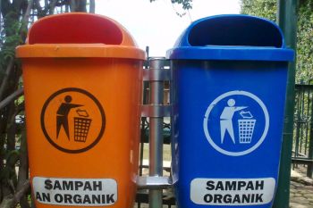 Pemkab Ogan Komering Ulu dapat bantuan kotak sampah